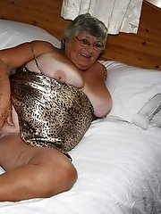 Huge tits granny reveal Ñrack porn pics